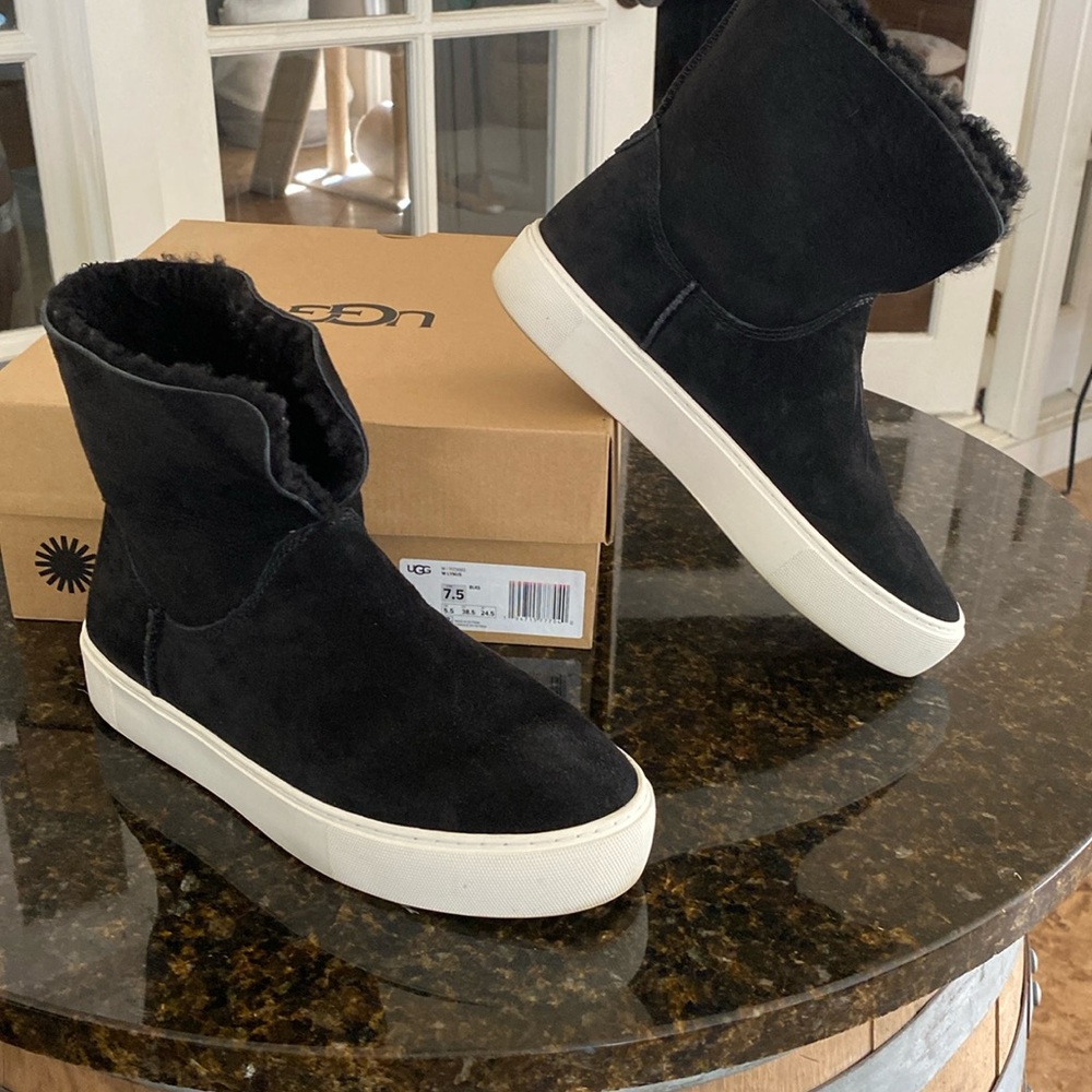 Ugg Lynus suede sneakers Worn just a few times, like new!